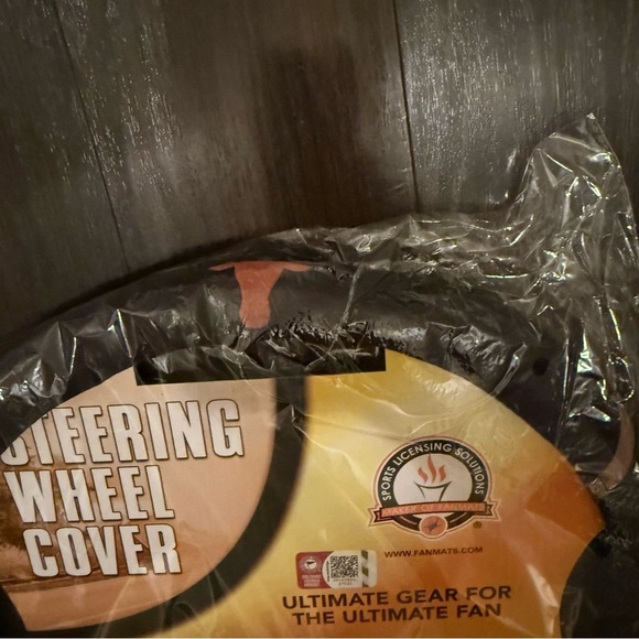 NBA‎ Texas Longhorns Steering Wheel Cover - Black and Orange - Picture 3 of 4